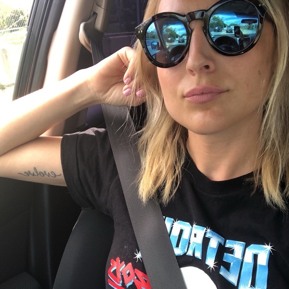 Meet your Posher, Emily - Picture 5 of 5